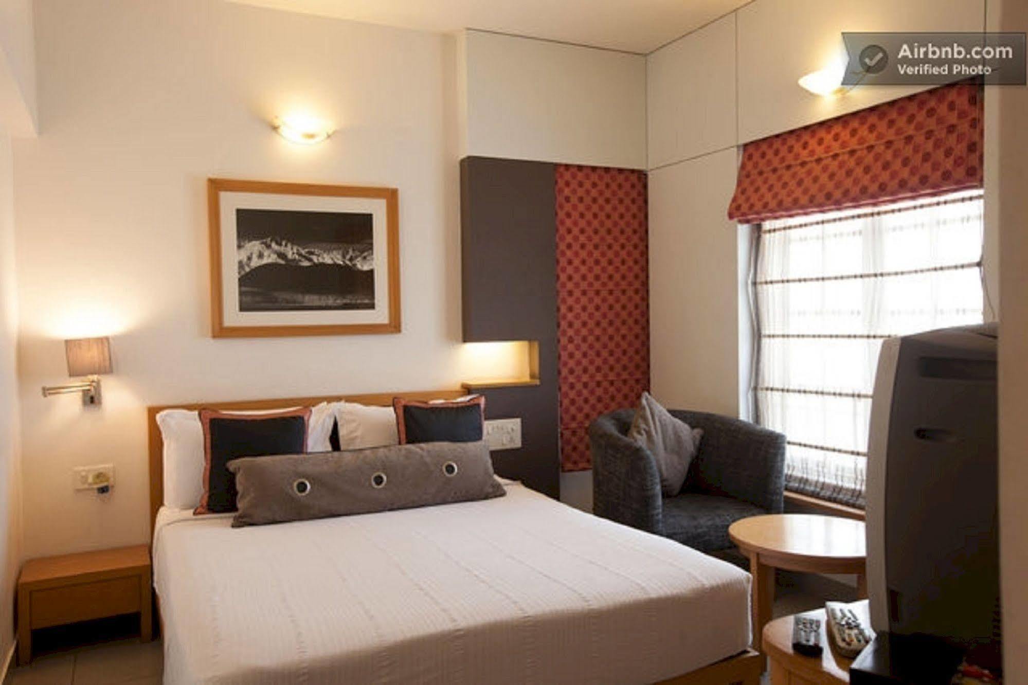 Tristar Serviced Apartments Бангалор Экстерьер фото